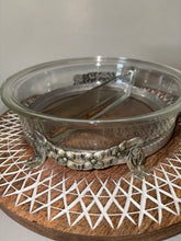 Cargar imagen en el visor de la galería, Fuente para servir Rodney Kent con Pyrex