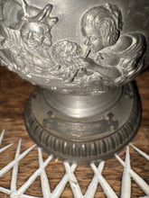 Cargar imagen en el visor de la galería, Lámpara de aceite vintage alemana WMF Ges. Gesch de peltre con punta en relieve (sin pantalla)