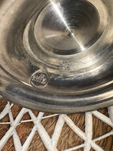 Cargar imagen en el visor de la galería, Lámpara de aceite vintage alemana WMF Ges. Gesch de peltre con punta en relieve (sin pantalla)