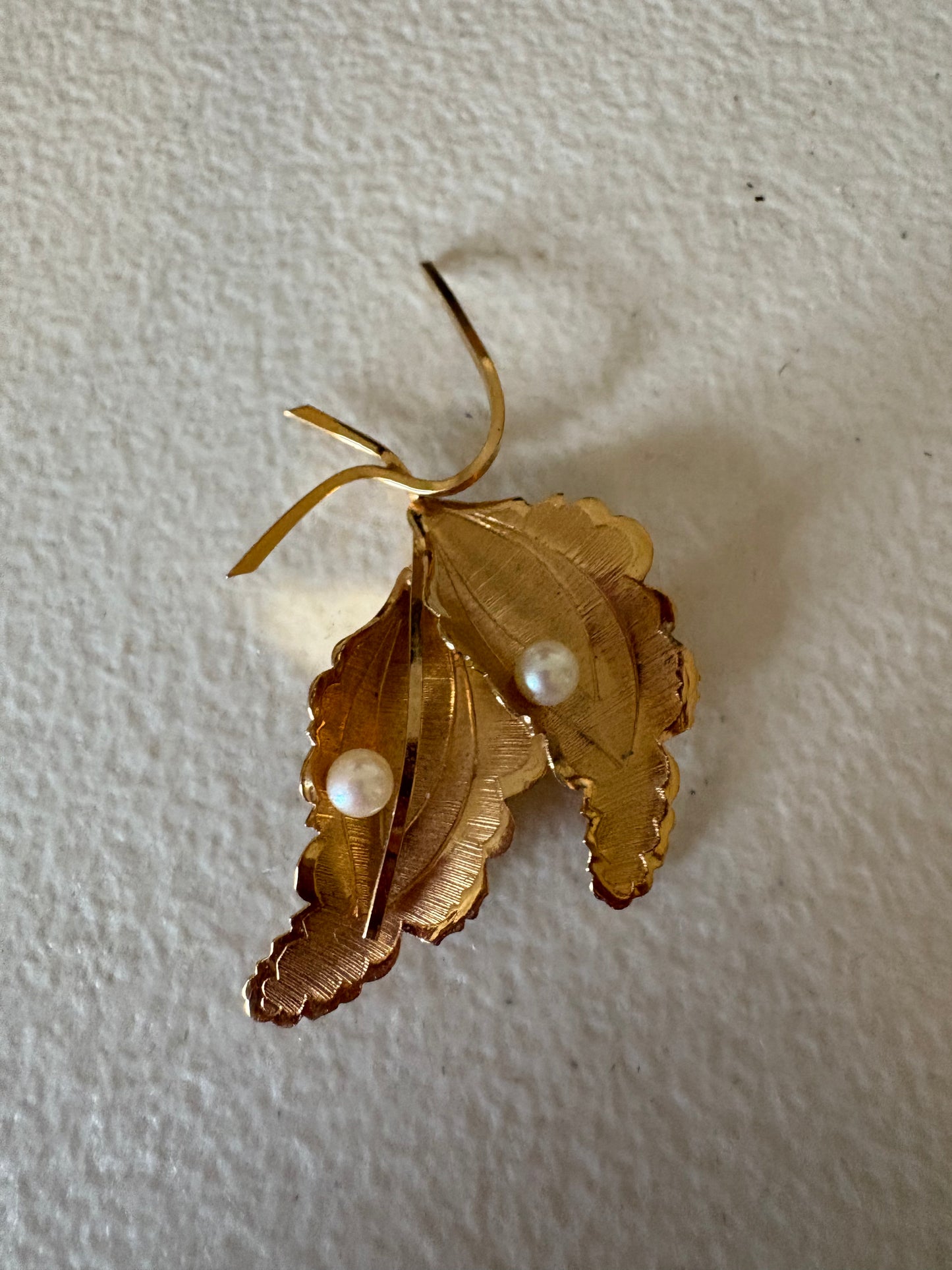Gold Tone Leaf Pin