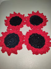 Cargar imagen en el visor de la galería, Posavasos de flores tejidos a crochet a cuatro manos