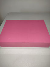 Load image into Gallery viewer, Hand Crochet Spa Box.