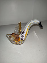 Cargar imagen en el visor de la galería, Figura de cisne de cristal soplado a mano vintage con alas abiertas y fondo pulido