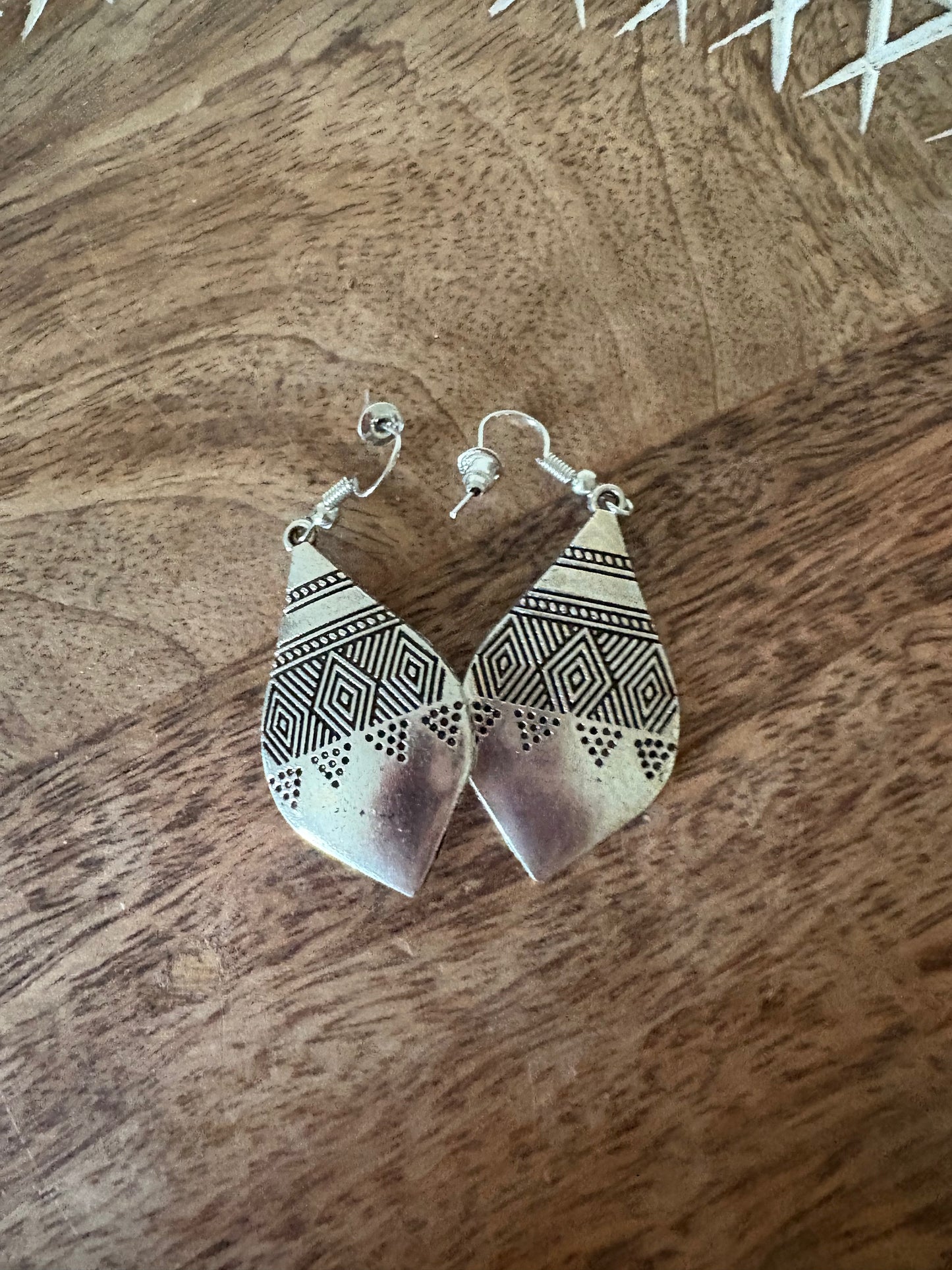 Aztec Dangle Earrings - Ethnic Drop Earrings - Silver Tone Boho Earrings NEW