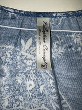 Load image into Gallery viewer, Womens Perseption Concept Navy Blue/White Paisley Top Size XL