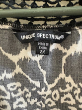 Load image into Gallery viewer, Unique Spectrum Black And White Pull Over Blouse. Size 2X