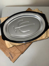 Load image into Gallery viewer, Vintage Nordic Ware SERV-A-SIZZLE Steak / Fajita Serving Plates Cactus Set Of 4. New In Original Box