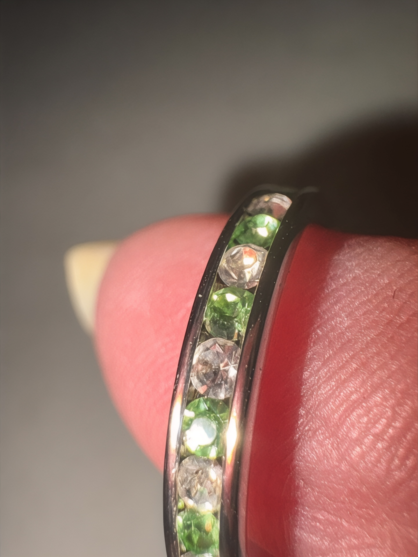 Vintage Sterling Silver 2mm Clear White Green Gemstones Ring Size 7 - 1.6 Grams