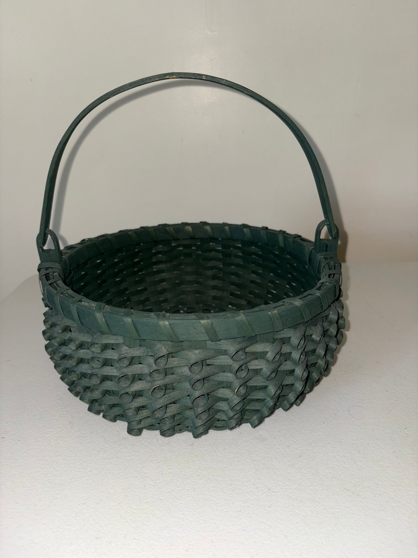 VTG Green Curl Weave Woven Basket With Handle
