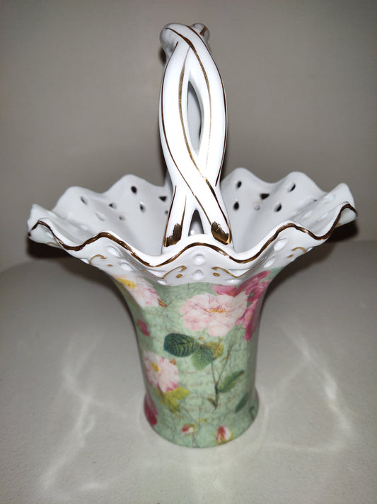 J. Godinger & Co Antique Reflections Pink Roses Reticulated Cottage Victorian basket