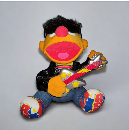 Ernie (1998) toca la guitarra y canta. Rock and Roll clásico. Obras geniales de TYCO.