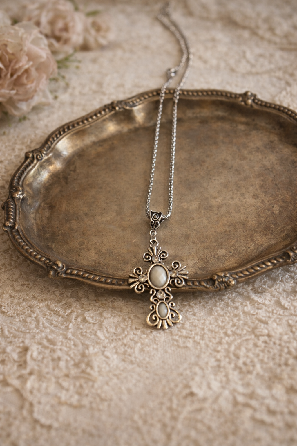 Cross Scroll Fashion Necklace Cream   Southwestern Crackle Silver Chain 8-10"
