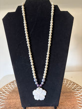 Load image into Gallery viewer, Vintage Glass Bead With Flower Necklace
