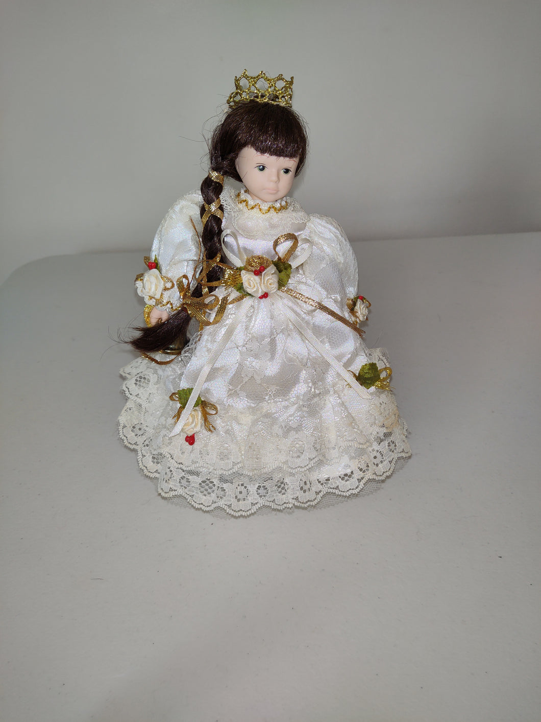 Ribbons and Bows (Heritage House) White Christmas musical porcelain doll