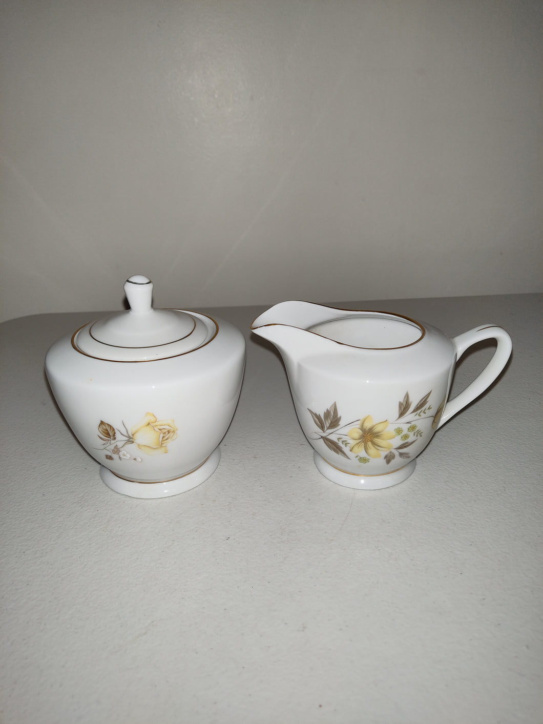 Cream and Sugar Set with Lid Yellow Rose