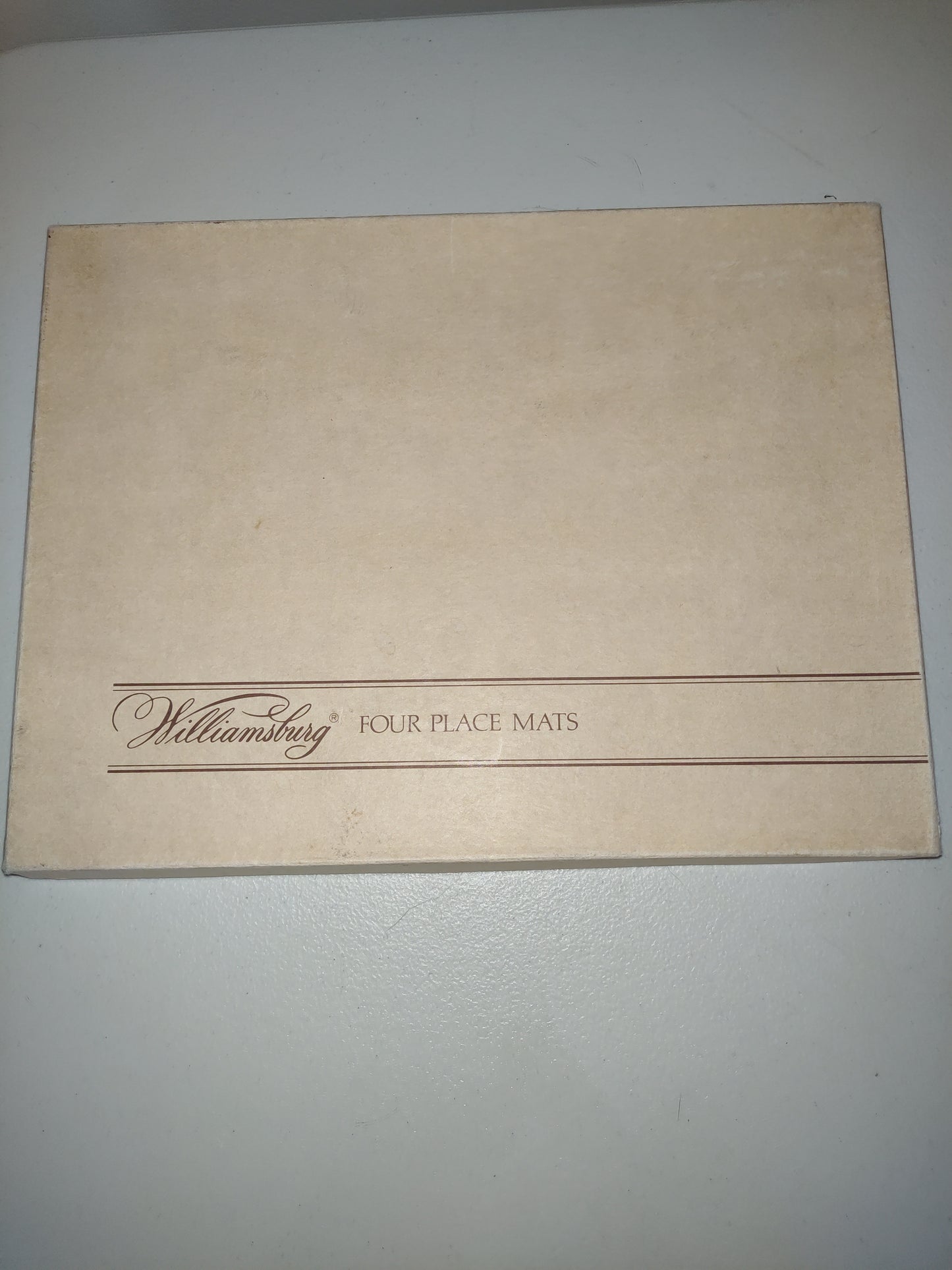 Juego de 4 manteles individuales acrílicos Pimpernel Williamsburg con reverso de corcho. Fabricados en Inglaterra.