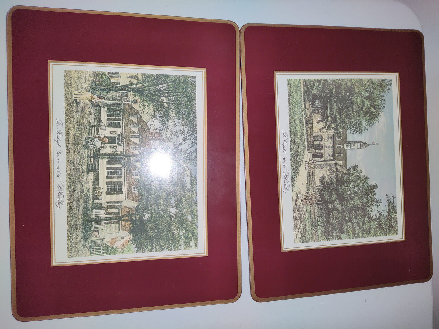 Juego de 4 manteles individuales acrílicos Pimpernel Williamsburg con reverso de corcho. Fabricados en Inglaterra.