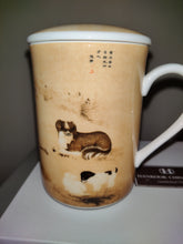 Carica l&#39;immagine nel visualizzatore di Gallery, Two Hankook Fine China Mugs With Lids. New
