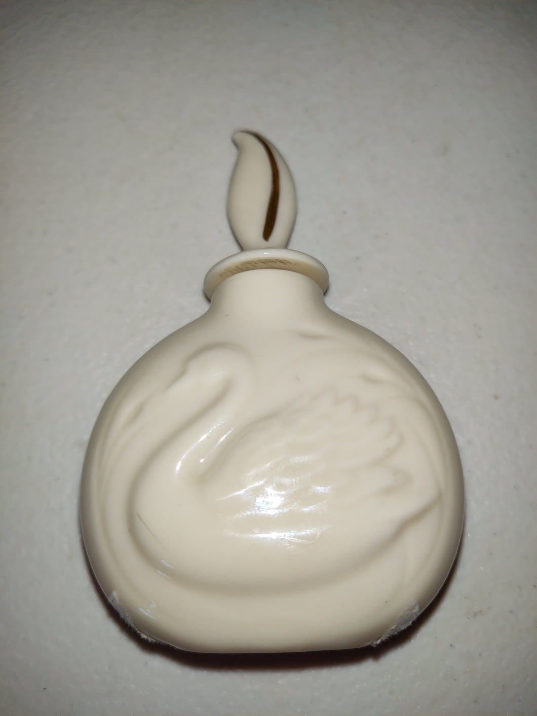 Beautiful Lenox Fine Porcelain Swan Perfume Bottle