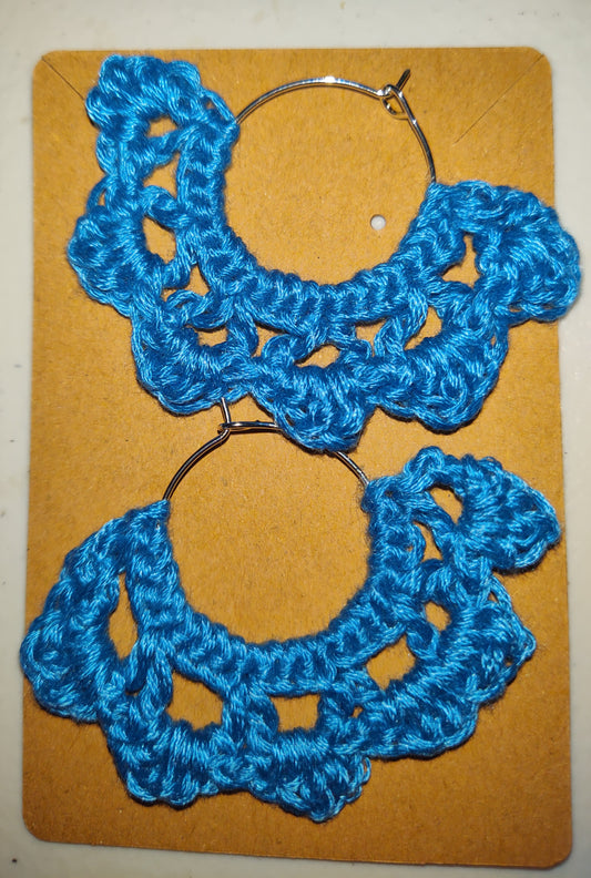 Pendientes de aro de crochet hechos a mano