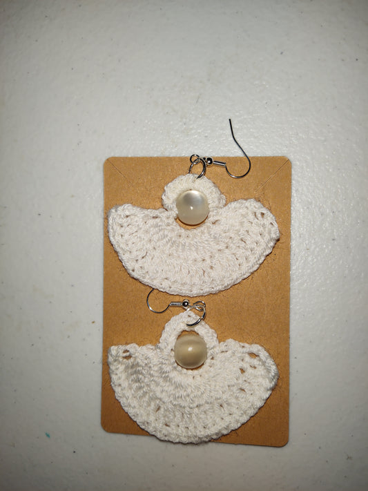 Pendientes de abanico de crochet hechos a mano con cuentas