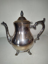 Carica l&#39;immagine nel visualizzatore di Gallery, International Silver Company Vintage Silver Plate Teapot
