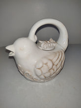 Carica l&#39;immagine nel visualizzatore di Gallery, XIEHONG Ceramic China White Bird Teapot
