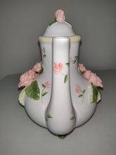 Carica l&#39;immagine nel visualizzatore di Gallery, VTG Home Interiors 3D Rose Floral Leaf Footed Ceramic Teapot
