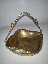 Ladda upp bild till gallerivisning, Vintage Brass Basket
