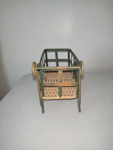 Indlæs billede til gallerivisning Vintage Metal Wagon Planter Basket
