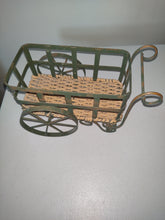 Indlæs billede til gallerivisning Vintage Metal Wagon Planter Basket
