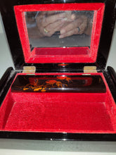 Carica l&#39;immagine nel visualizzatore di Gallery, Vintage Black Lacquered Wood Jewelry Box with Mirror
