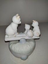 Indlæs billede til gallerivisning Vintage Ceramic Music Box Kittens Playing See Saw Moves
