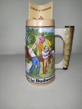 Carica l&#39;immagine nel visualizzatore di Gallery, BUDWEISER Golf Par For The Course Beer Stein Mug 1992 Vintage
