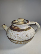 Carica l&#39;immagine nel visualizzatore di Gallery, Vintage Studio Stoneware Pottery Teapot
