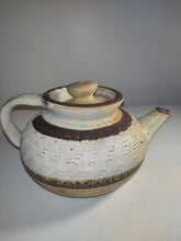 Carica l&#39;immagine nel visualizzatore di Gallery, Vintage Studio Stoneware Pottery Teapot
