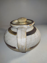 Afbeelding in Gallery-weergave laden, Vintage Studio Stoneware Pottery Teapot
