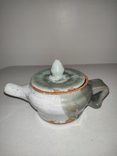 Carica l&#39;immagine nel visualizzatore di Gallery, Handmade Studio Pottery Small  Teapot
