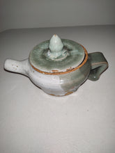 Carica l&#39;immagine nel visualizzatore di Gallery, Handmade Studio Pottery Small  Teapot
