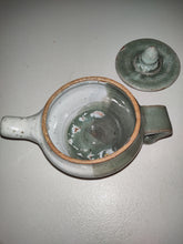 Carica l&#39;immagine nel visualizzatore di Gallery, Handmade Studio Pottery Small  Teapot
