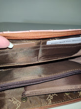 Afbeelding in Gallery-weergave laden, Brand New B.Ø.C. Wallet With Phone Charger
