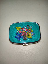 Afbeelding in Gallery-weergave laden, Vintage JC Penny Floral Pill Box NIB
