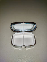 Charger l&#39;image dans la galerie, Vintage JC Penny Floral Pill Box NIB
