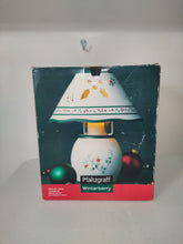 Cargar imagen en el visor de la galería, Lámpara de vela Winter Berry de Pfaltzgraff, nueva en caja
