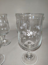 Afbeelding in Gallery-weergave laden, Pfaltzgraff - Heirloom - Wine Goblets - 4 of Them - Made USA - Original Box
