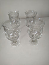 Afbeelding in Gallery-weergave laden, Pfaltzgraff - Heirloom - Wine Goblets - 4 of Them - Made USA - Original Box
