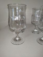 Carica l&#39;immagine nel visualizzatore di Gallery, Pfaltzgraff - Heirloom - Wine Goblets - 4 of Them - Made USA - Original Box
