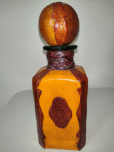 Afbeelding in Gallery-weergave laden, Leather Wrapped Italian Decanter Vintage Liquor Bottle With Lion Crest
