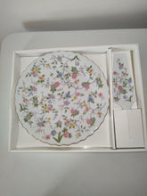 Load image into Gallery viewer, Andrea by Sadek Japan NEW Cake Plate and Server Serving Set Corona Porcelain 10&quot;
