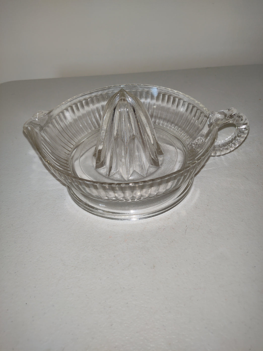 VINTAGE RIBBED CLEAR DEPRESSION GLASS LARGE JUICER REAMER BUBBLE HANDLE